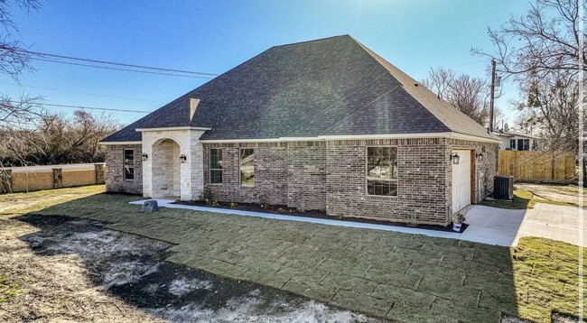 101 Hearthstone Ct in Weatherford, TX - Building Photo - Building Photo