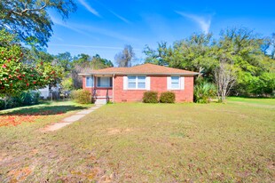 3400 W Lee St in Pensacola, FL - Building Photo