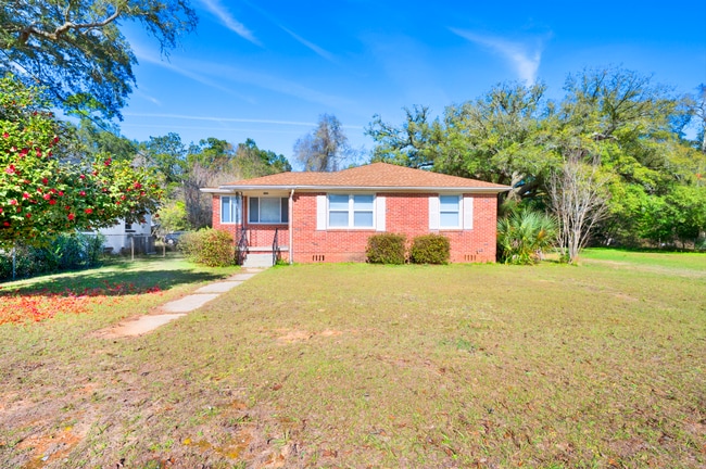 property at 3400 W Lee St