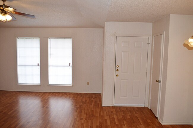 810 Mirabell Ct in Arlington, TX - Building Photo - Building Photo