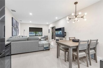 425 NE 25th St, Unit 3012 in Wilton Manors, FL - Building Photo - Building Photo