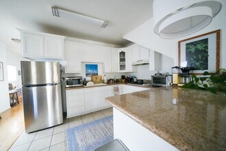 1631 Morton Ave, Unit 1629 in Los Angeles, CA - Foto de edificio - Building Photo