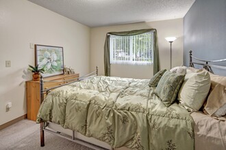 Brighton Woods in Anchorage, AK - Building Photo - Building Photo