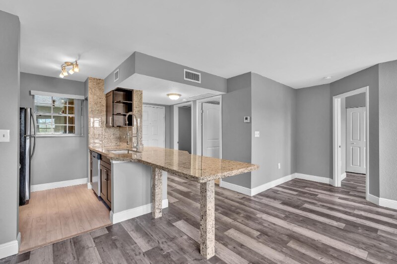 2850 N Oakland Forest Dr in Fort Lauderdale, FL - Building Photo