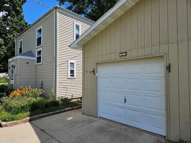 161 Dole Ave in Crystal Lake, IL - Building Photo - Building Photo
