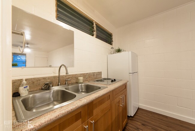 242 Ka?iulani Ave-Unit -02 in Honolulu, HI - Building Photo - Building Photo