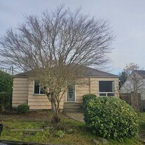 1336 Nipsic Ave in Bremerton, WA - Building Photo