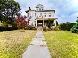 4 Bancker Pl in New Rochelle, NY - Building Photo