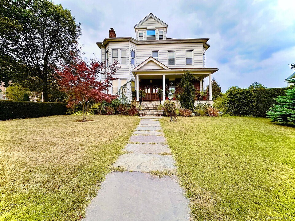 4 Bancker Pl in New Rochelle, NY - Building Photo