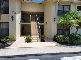 1542 Lake Crystal Dr in Royal Palm Beach, FL - Building Photo