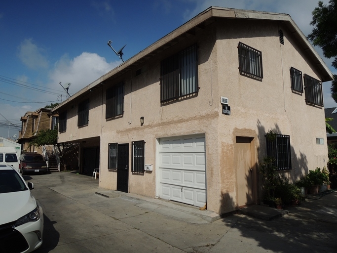 1219 Olive Ave in Long Beach, CA - Building Photo