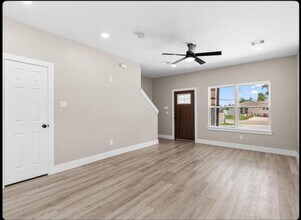 102 Schade Ln in Houston, TX - Building Photo - Building Photo