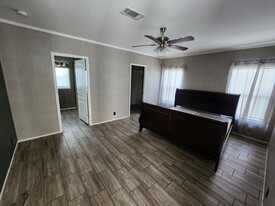 465851 OK-51 in Stilwell, OK - Building Photo