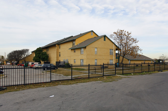 Lila Cockrell Apartments in San Antonio, TX - Foto de edificio - Building Photo