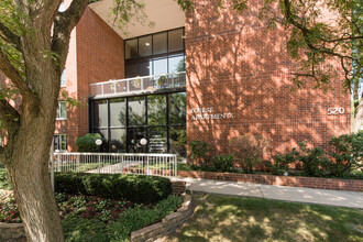 Forest Apartments in Glen Ellyn, IL - Building Photo - Building Photo