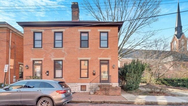 property at 129-131-131 E Sycamore St