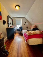 17 Stratton Ter, Unit 2 in Waltham, MA - Building Photo - Building Photo