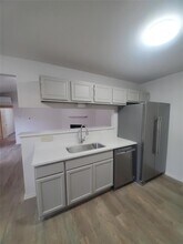 6909 Hyland Cir, Unit A in Austin, TX - Building Photo - Building Photo