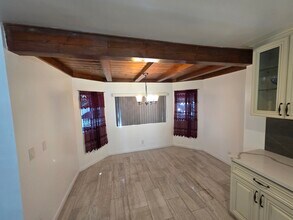 23247 Raymond St in Chatsworth, CA - Foto de edificio - Building Photo