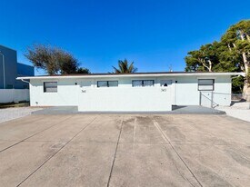 543 103rd Ave N in Naples, FL - Building Photo