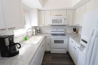 185 Palm Dr-Unit -18-H in Naples, FL - Foto de edificio - Building Photo