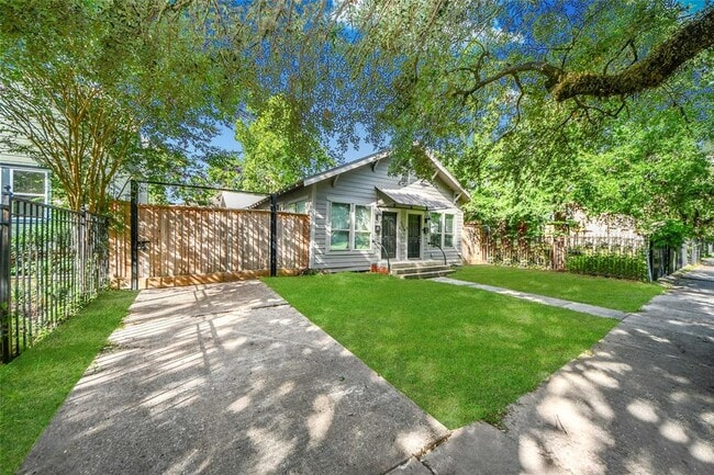 4720 McKinney St in Houston, TX - Building Photo - Building Photo