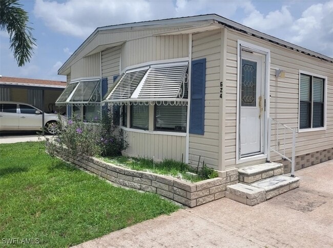 property at 624 Sunset Ln