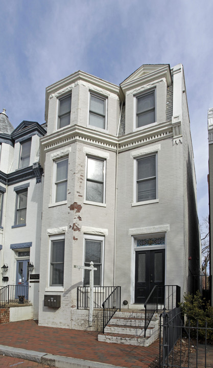 104 E Cary St in Richmond, VA - Building Photo