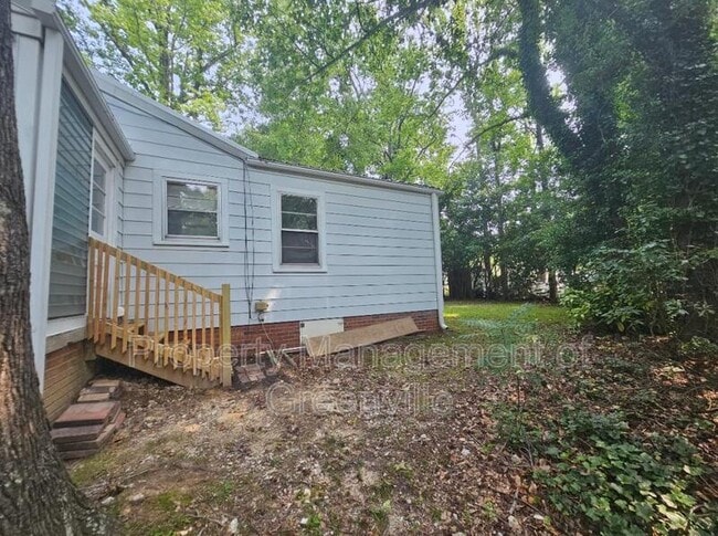 117 White Oak Dr in Greenville, SC - Foto de edificio - Building Photo