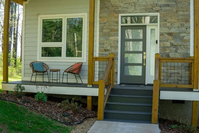 5 Country Cove Ct in Leicester, NC - Building Photo - Building Photo