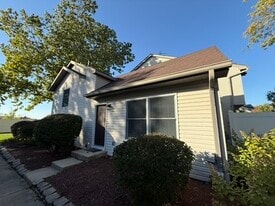 65 Spuhler Dr in Batavia, IL - Building Photo