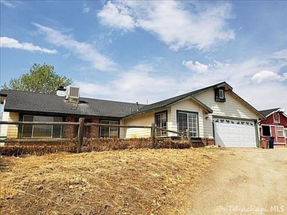 20351 Tamarac Dr in Tehachapi, CA - Building Photo