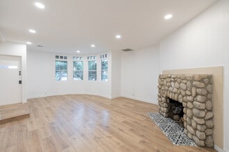 4437-4439 Vista Del Monte Ave in Sherman Oaks, CA - Building Photo - Building Photo