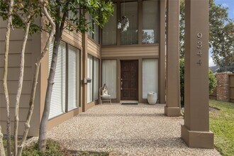 9344 Briar Forest Dr in Houston, TX - Building Photo - Building Photo