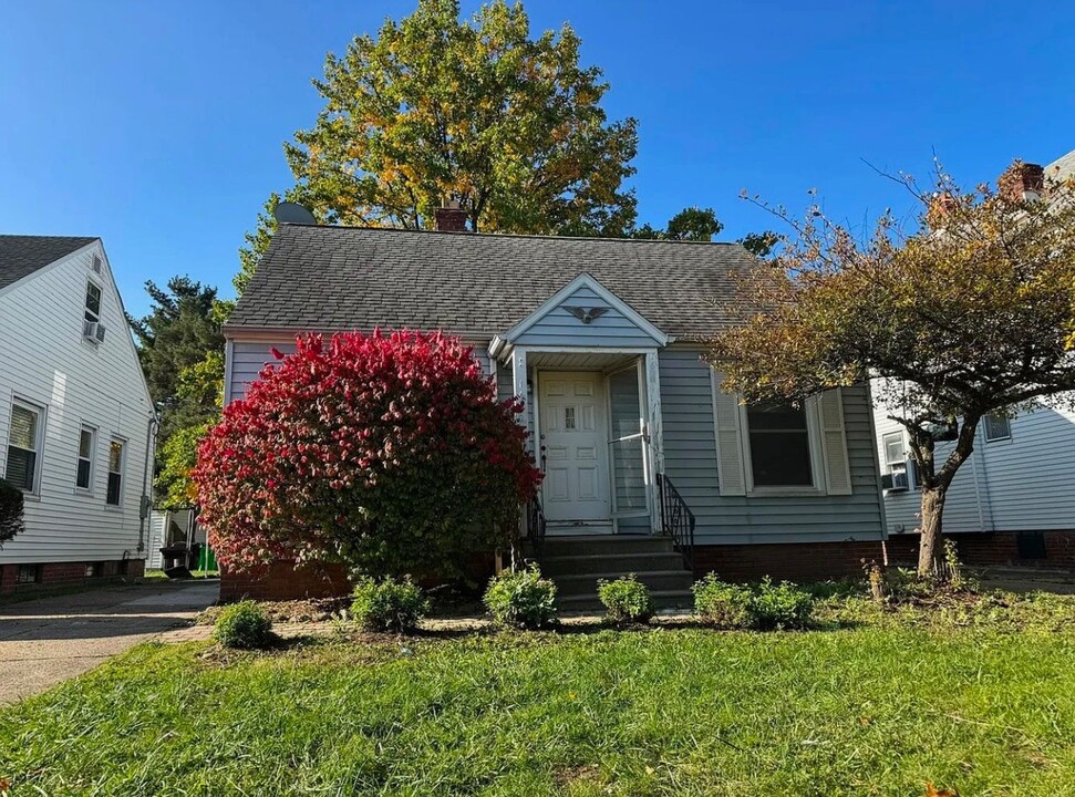 1472 E 204th St in Euclid, OH - Building Photo