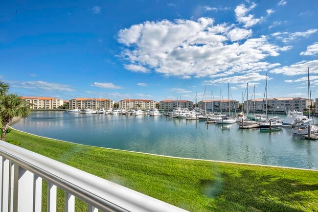 10 Harbour Isle Dr E