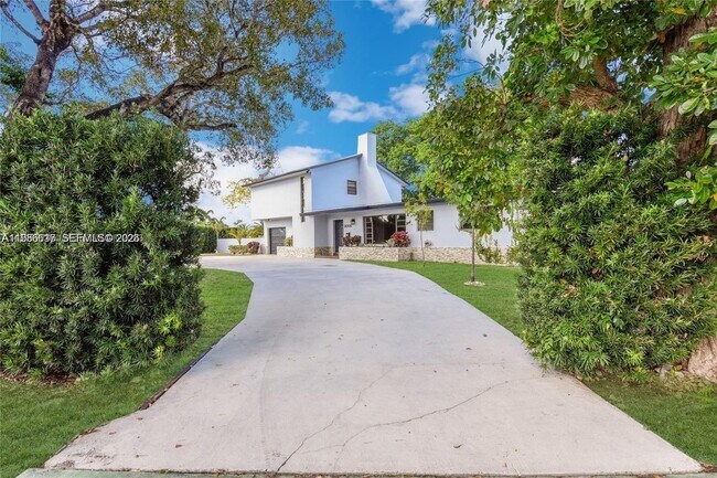 9005 SW 56th St in Miami, FL - Building Photo - Building Photo