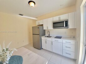 7941 NW 14th Pl in Miami, FL - Building Photo