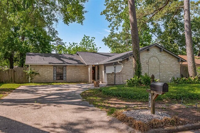 2762 Foliage Green Dr in Humble, TX - Foto de edificio - Building Photo