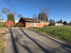 214 Sandalwood Dr in Cranberry Township, PA - Building Photo