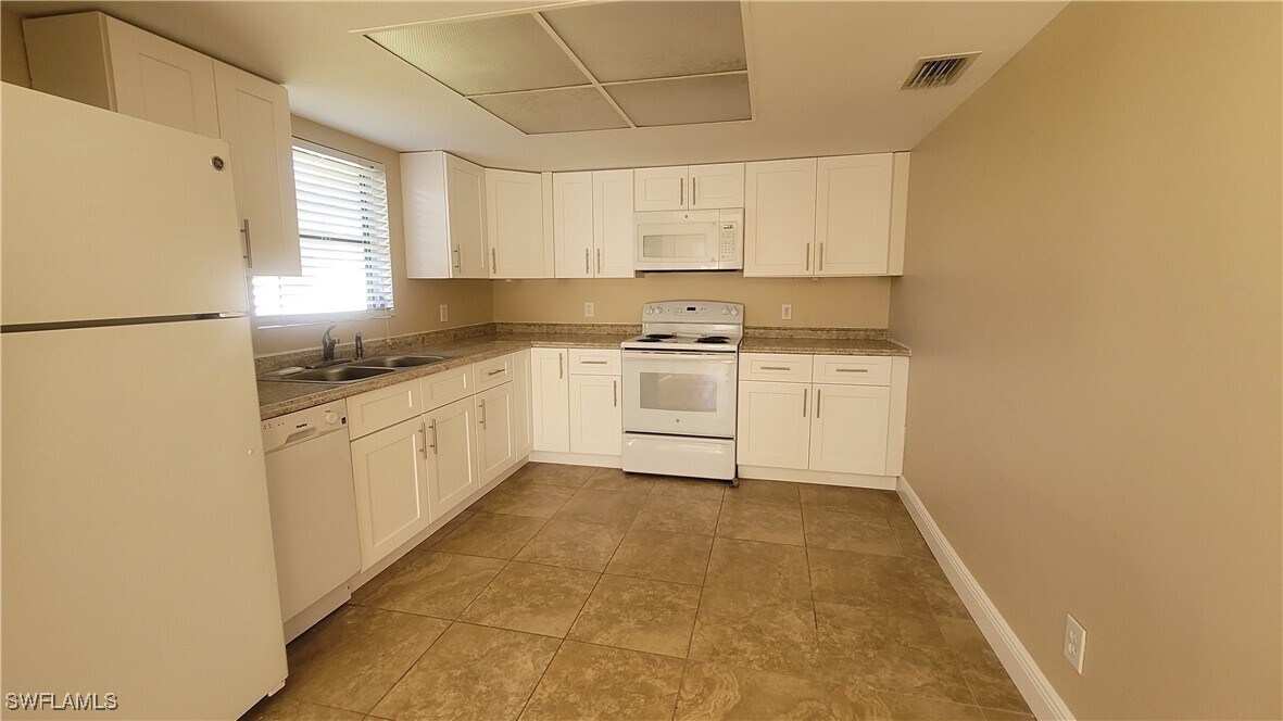 7508 Pebble Beach Rd in Ft. Myers, FL - Building Photo