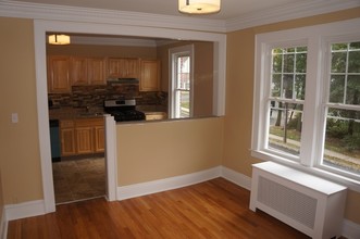 665 Ridgewood Rd in Millburn, NJ - Building Photo - Interior Photo