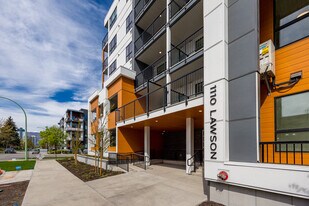 1110 Lawson Av in Kelowna, BC - Building Photo