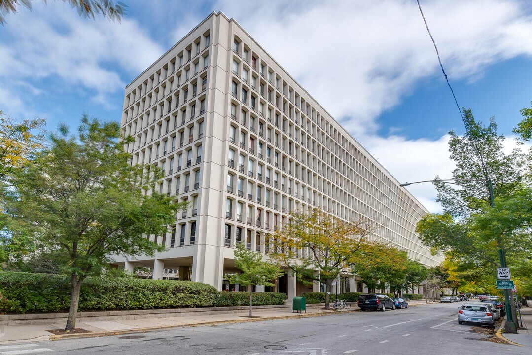 1400 E 55th Pl in Chicago, IL - Building Photo
