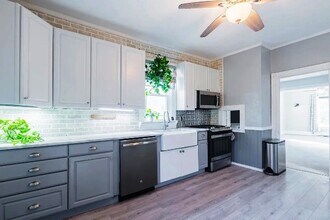 802 S Fell Ave in Normal, IL - Foto de edificio - Building Photo