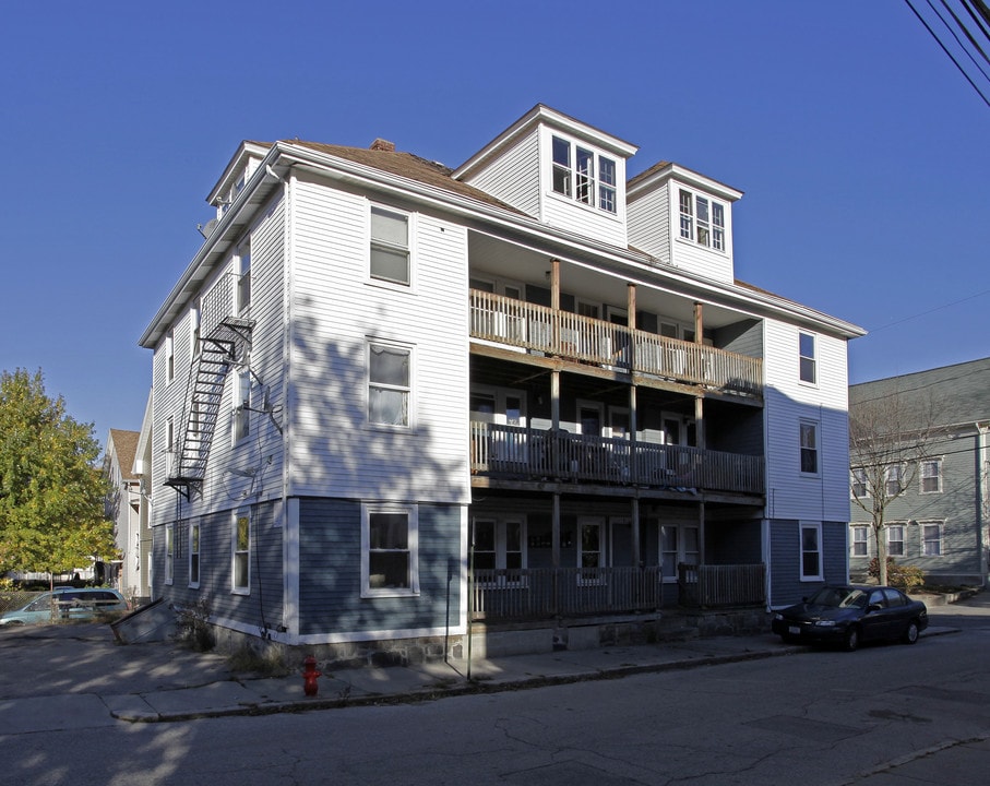 5 John St in Woonsocket, RI - Building Photo