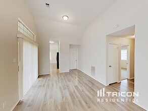 805 Clover Hill Ln in Cedar Hill, TX - Building Photo - Building Photo
