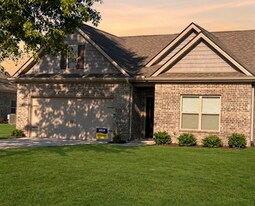 50 Meadowland Ln in Somerville, TN - Building Photo