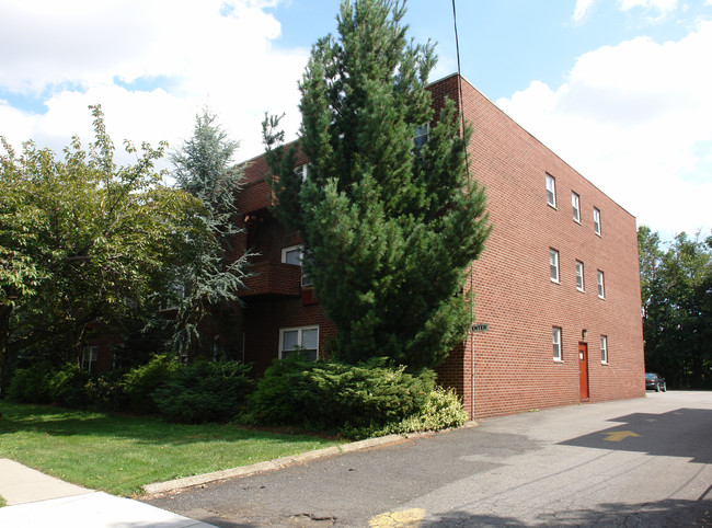 300 E Westfield Ave in Roselle Park, NJ - Building Photo - Building Photo