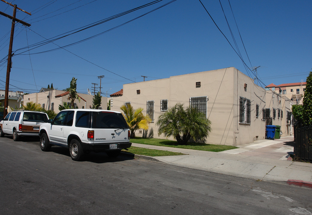 324-334 Normandie Pl in Los Angeles, CA - Building Photo